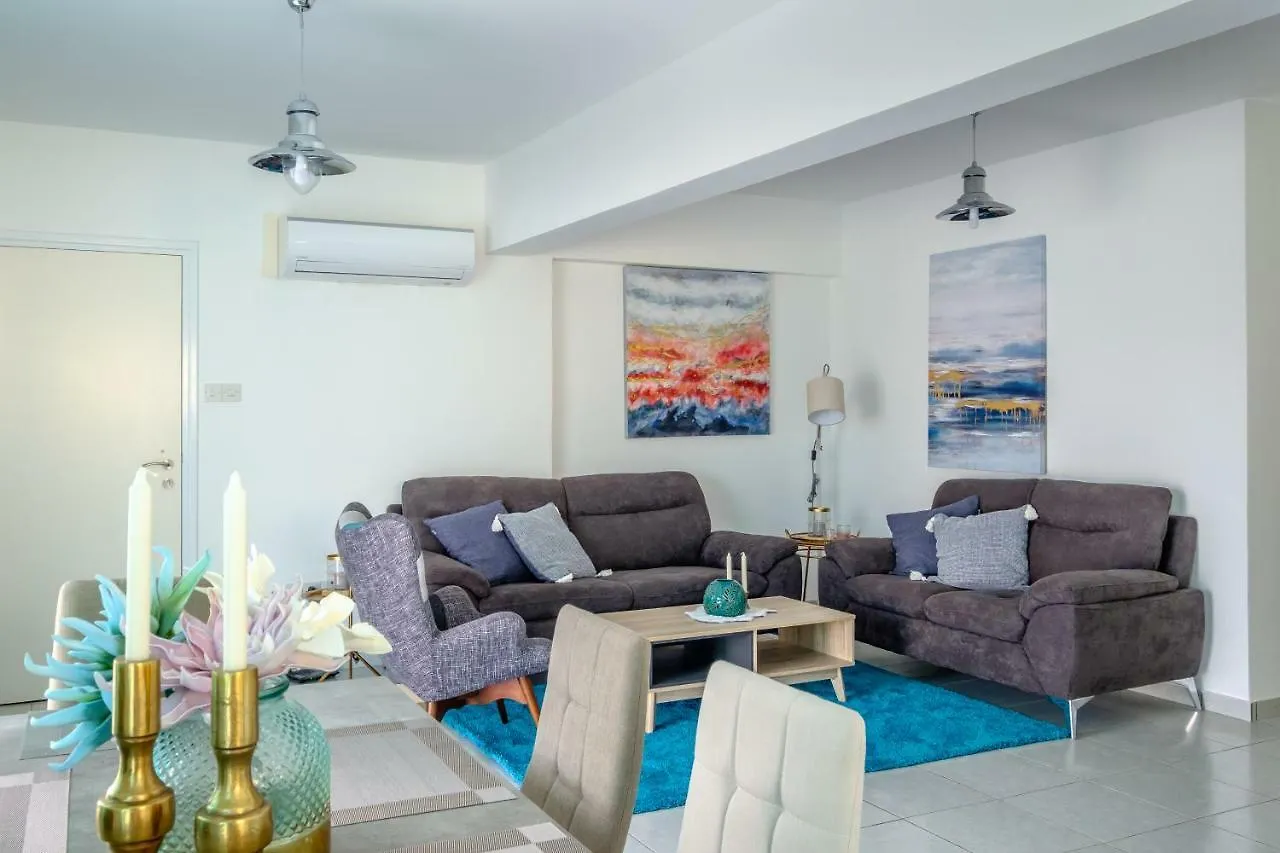 شقة The Coral Penthouse لارنكا