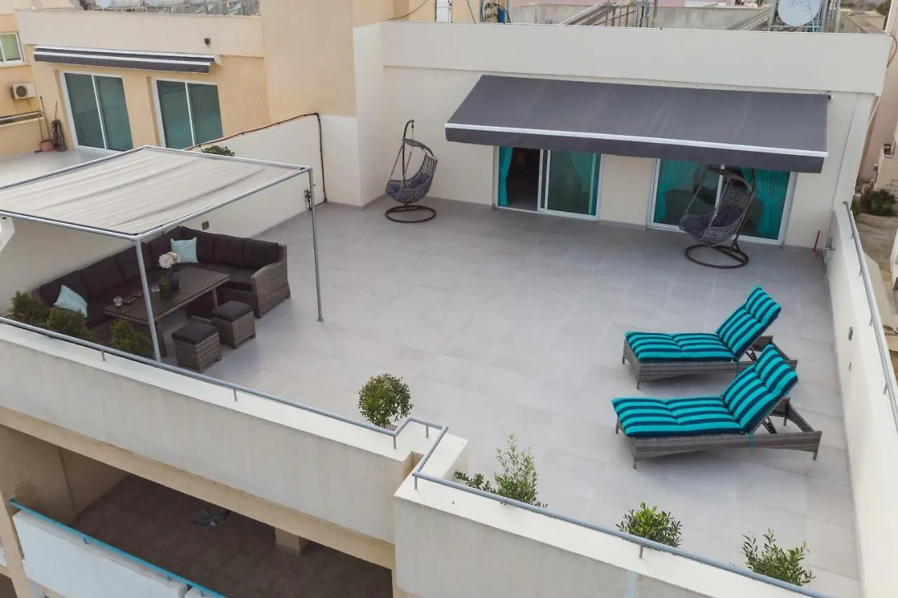 شقة The Coral Penthouse لارنكا قبرص